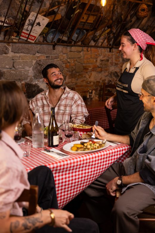 Repas&#x20;de&#x20;groupe&#x20;et&#x20;privatisation&#x20;pr&#x00E8;s&#x20;de&#x20;la&#x20;gare&#x20;de&#x20;Grenoble