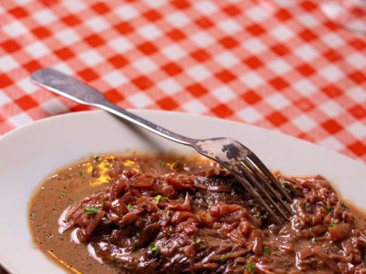 Restaurant de viande à Grenoble, mijotée à la cocotte